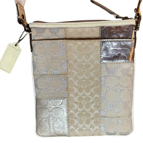 COACH 42481 SIGNATURE PATCHWORK SWINGPACK White Grey Silver - Picture 2 of 13